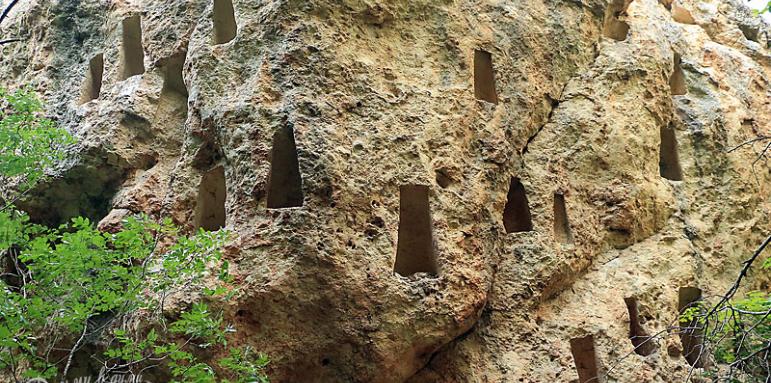 Легендата за Глухите камъни.Вземи книгата за Чудесата